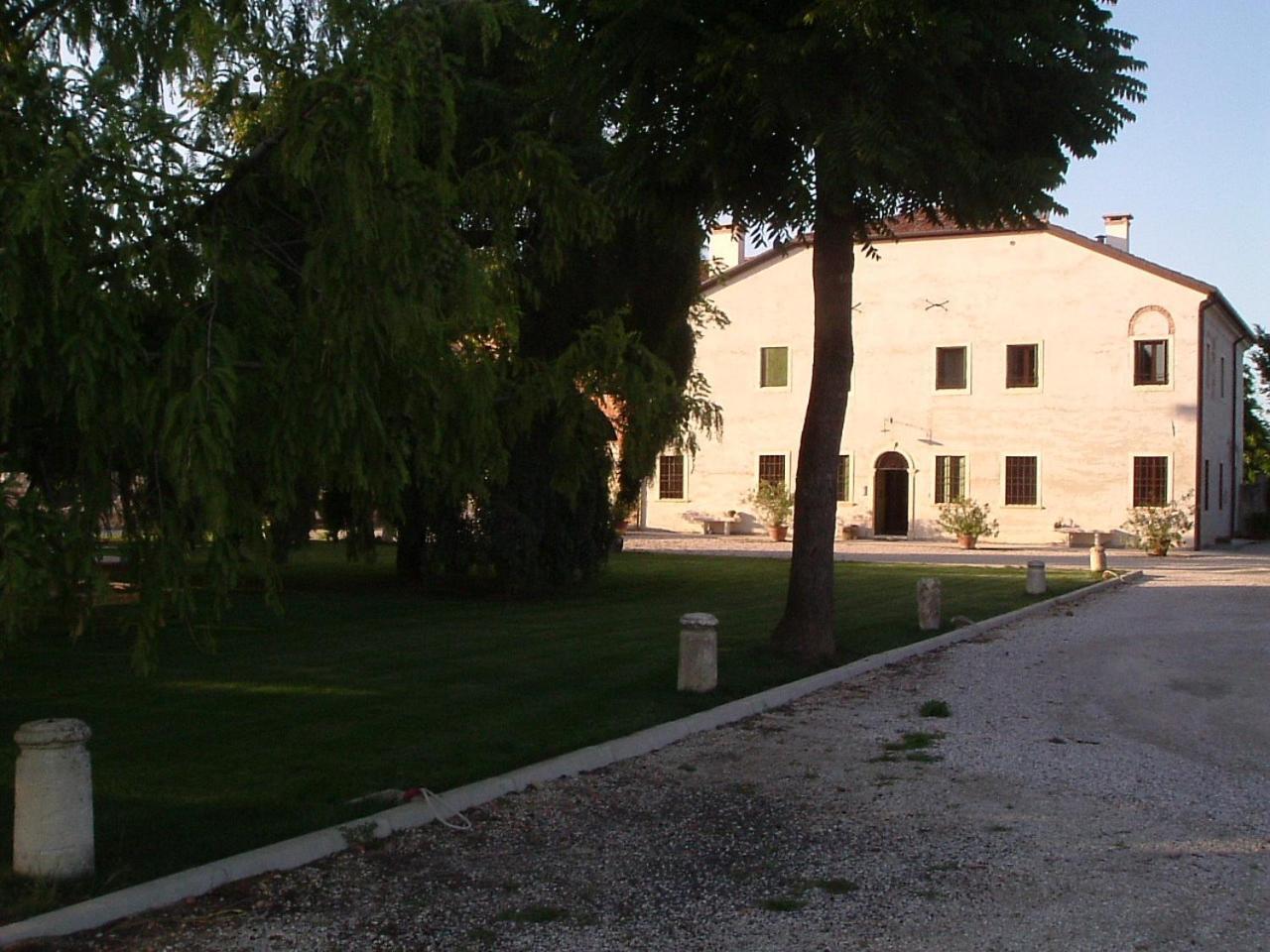 Agriturismo La Sophora Montegaldella Bagian luar foto