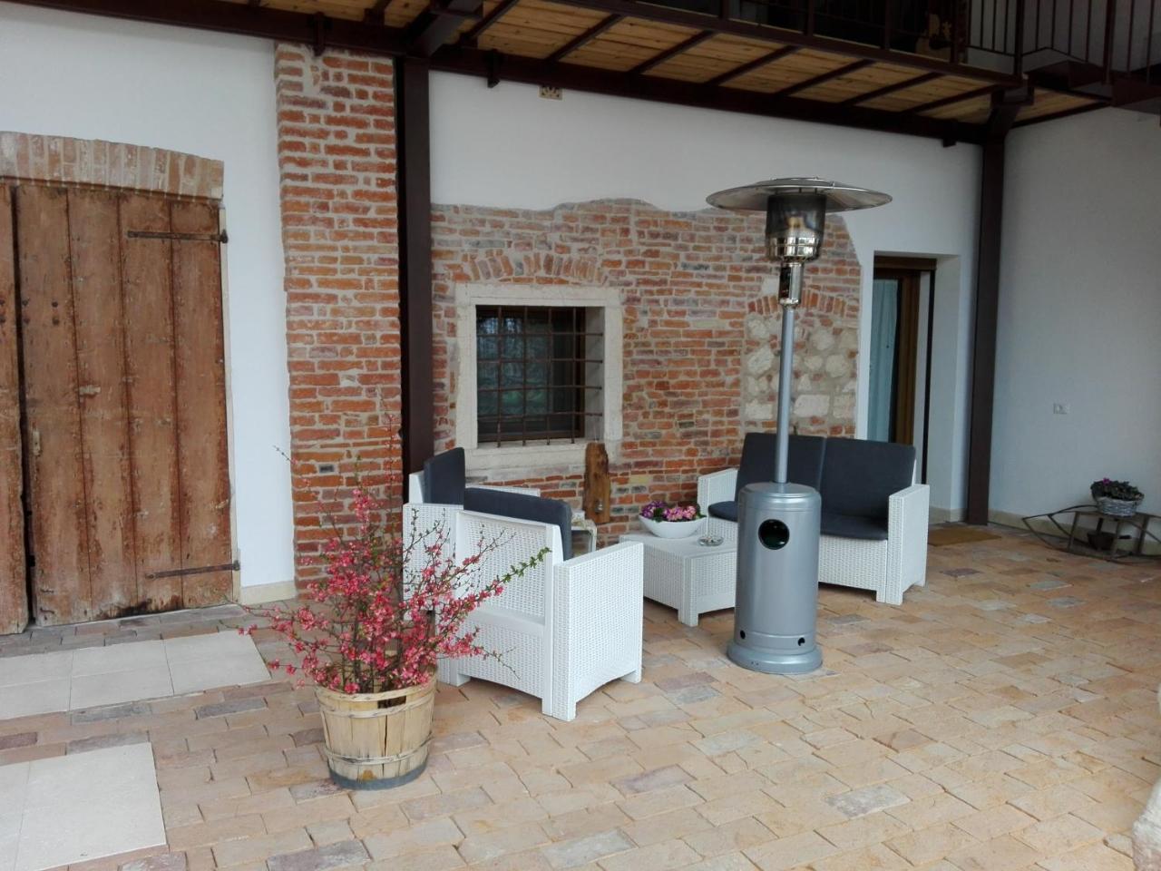 Agriturismo La Sophora Montegaldella Bagian luar foto